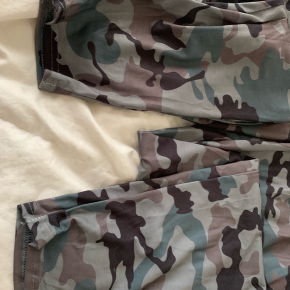 Boutique Camo silk joggers - Picture 3 of 4